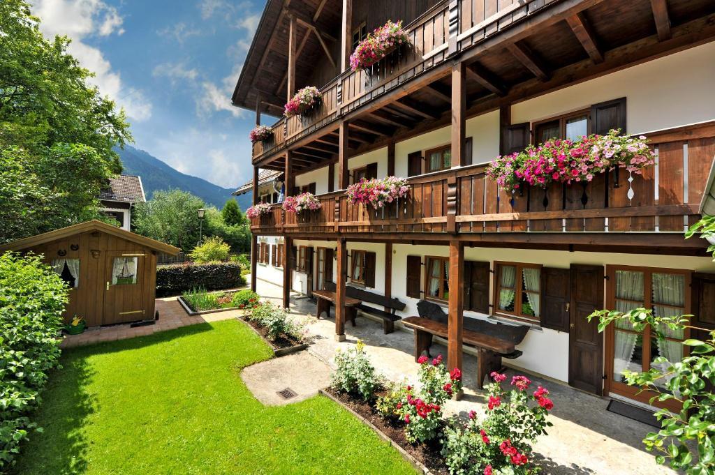 Gaestehaus Enzianhof Garni Pensión 3*